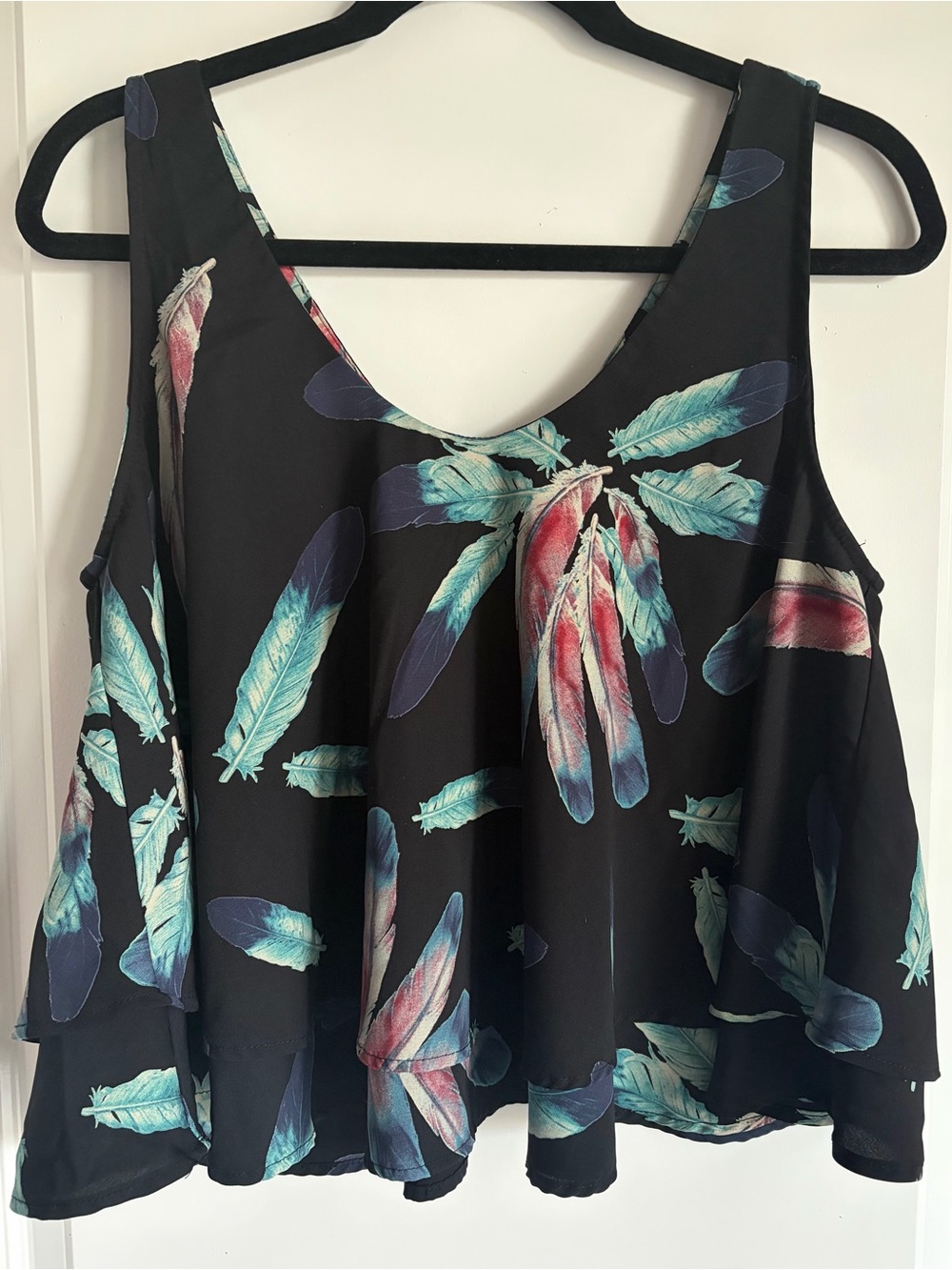 Black Feather Print Sleeveless Tank Top